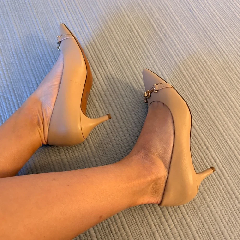 Coach Women's Waverly Tan Leather Pointed Toe Turnlock Kitten Heel Pumps Size 7B